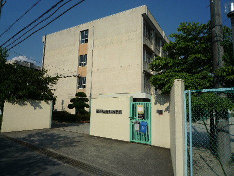 中学校　枚方市立招提北中学校（中学校）まで982m