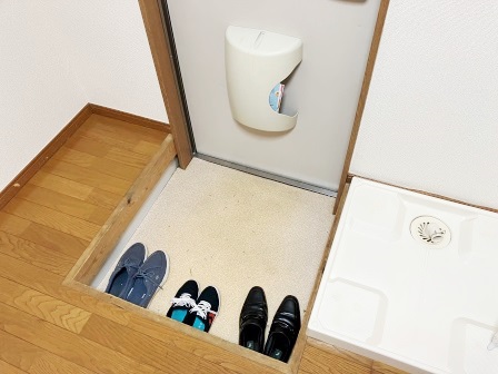 玄関　収納もある玄関です