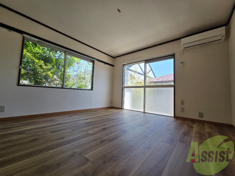 居室・リビング　陽当たりの良いリビングルームとなっております。