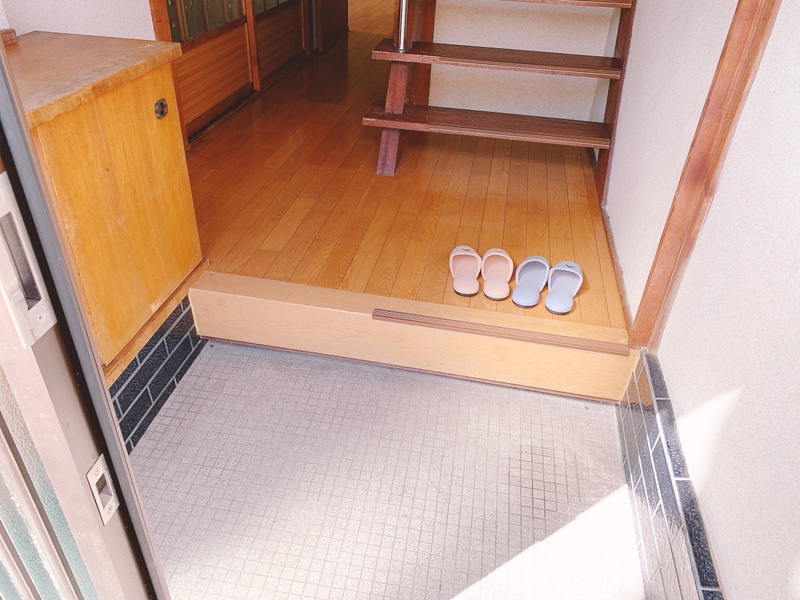 難波貸家 西側の玄関写真
