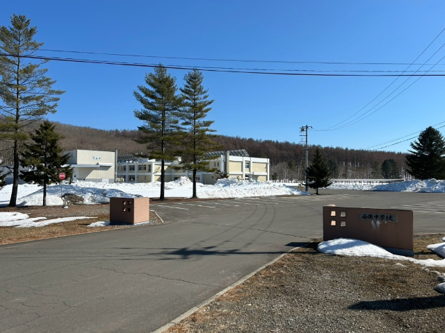 中学校　浦幌町立浦幌中学校（中学校）まで884m