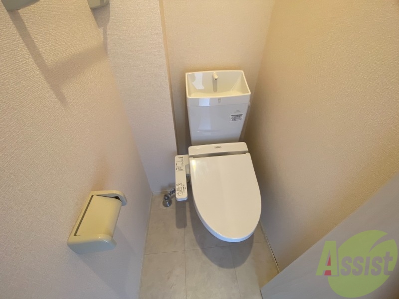 トイレ　トイレはこちらのウォシュレット付きになりますね。