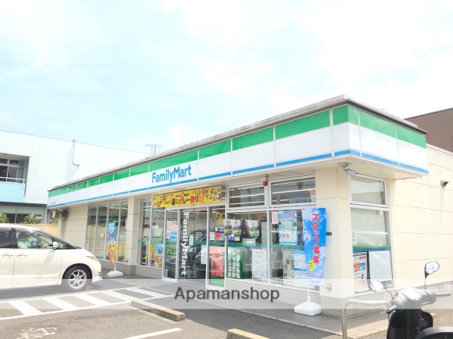 コンビニ　ファミリーマート小倉南方二丁目店（コンビニ）まで428m