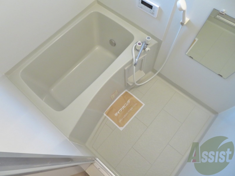 バス・シャワールーム　コチラは浴室です。追い焚き給湯機も御座います。