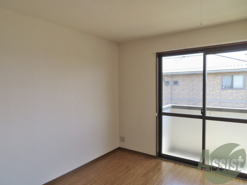 その他部屋・スペース　寝室はダブルベッドも置けるくらい広々しています。