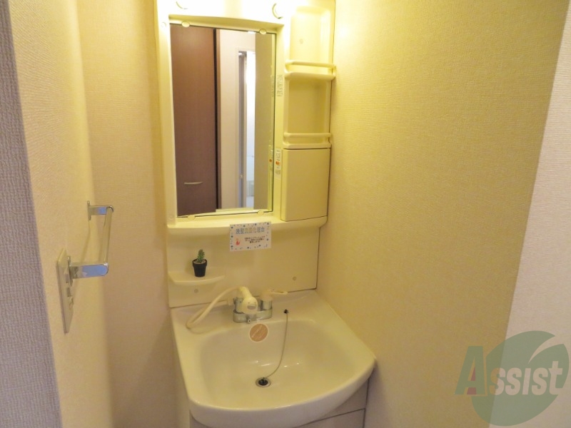 洗面設備　洗面台は独立洗面台です。毎日の身支度が楽しくなりそうですね。