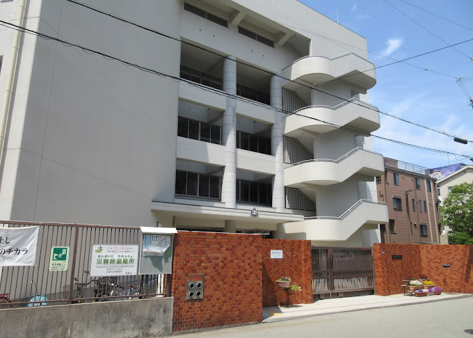 中学校　大阪市立野田中学校（中学校）まで966m