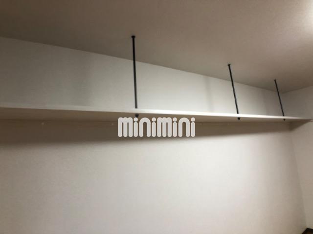 収納　居室吊収納