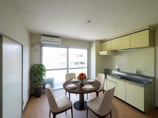 居室・リビング　CGで家具等を配置したもので家具等は含まれません