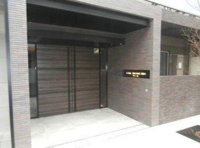 エントランス　落ち着いたエントランスです