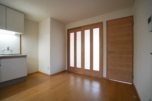 居室・リビング　同じ建物の別のお部屋