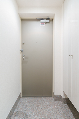 玄関　※別部屋の参考写真です。