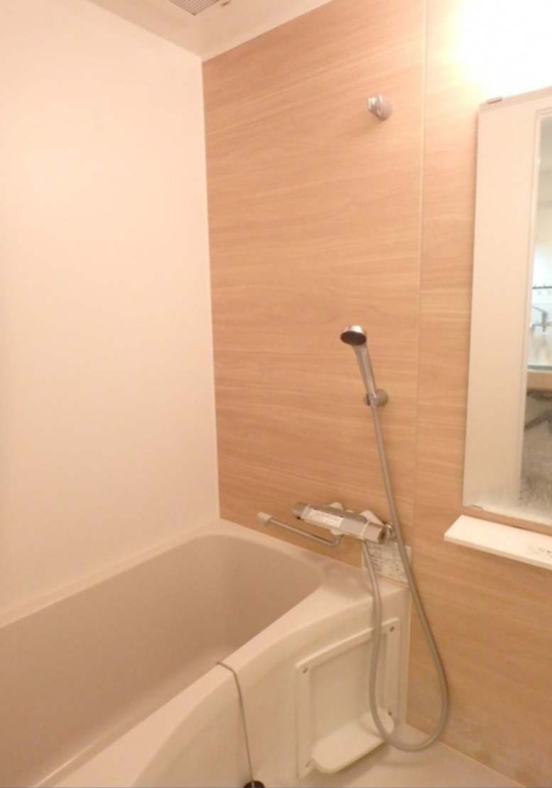 バス・シャワールーム　同物件内別部屋のお写真になります※現況優先
