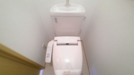 トイレ　ウォシュレット付きトイレです！