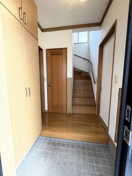 玄関　広々した玄関ホール