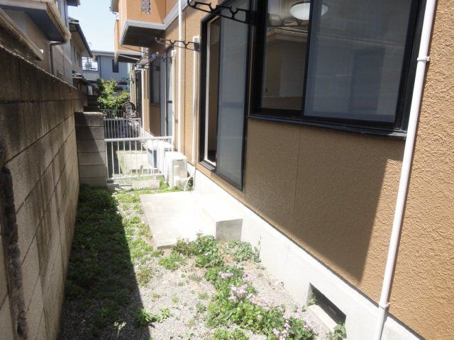 バルコニー　１階は小さな庭付き♪２階はバルコニー２か所あります