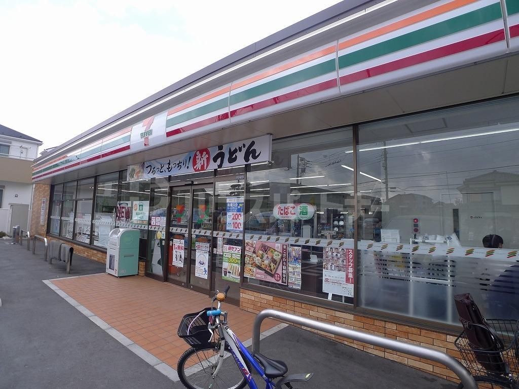 コンビニ　セブンイレブン葛飾西亀有3丁目店（コンビニ）まで390m