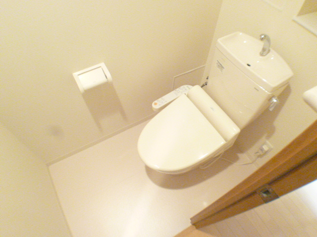 トイレ　ウォシュレット付きの綺麗なトイレです