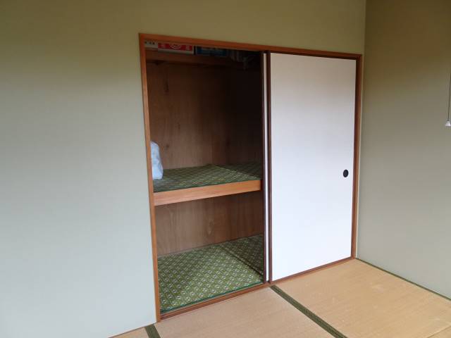 収納　押入