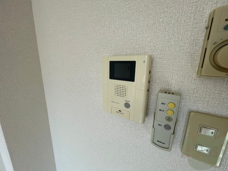 セキュリティ　ＴＶモニター付インターホンです。来客者の顔が見えるので安心！