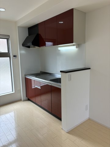 キッチン　※写真はB棟102号室です 相違する場合は現況を優先いたしま