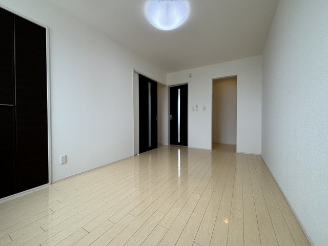 居室・リビング　※写真はB棟102号室です 相違する場合は現況を優先いたしま