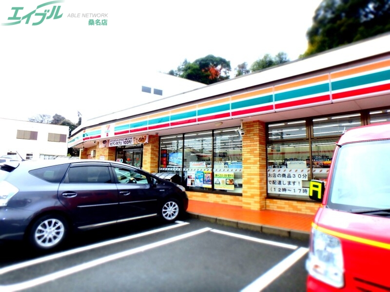 コンビニ　セブンイレブン桑名駅西店（コンビニ）まで1011m
