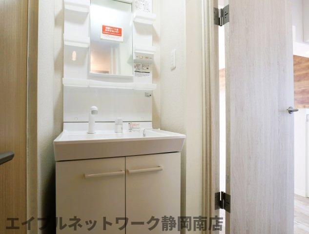 洗面設備　脱衣スペースもあります