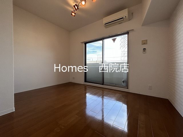 居室・リビング　別タイプ、別号室の写真です