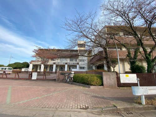 小学校　松戸市立新松戸西小学校（小学校）まで444m