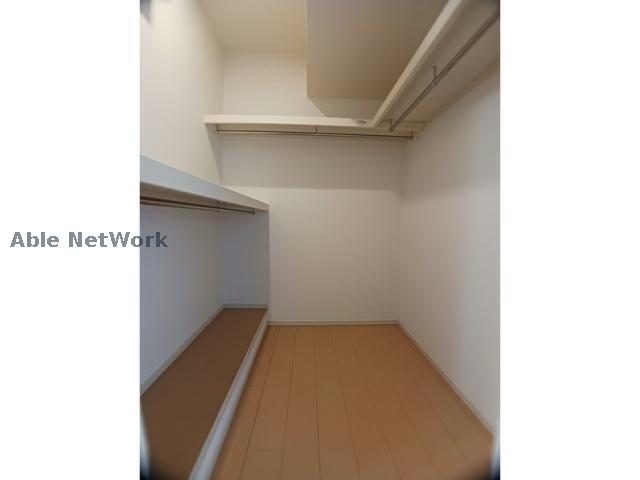 収納　ウォークスルークローゼット