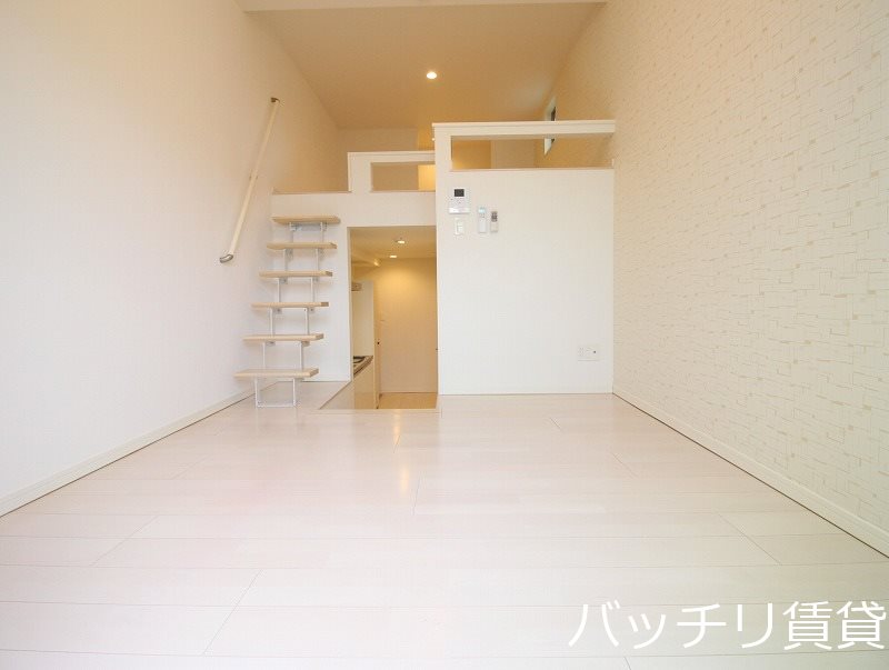 居室・リビング　同型タイプの為、現状を優先致します。