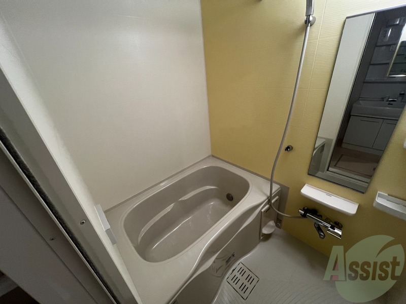 バス・シャワールーム　こちらはお風呂。一日の疲れをここで癒してください。