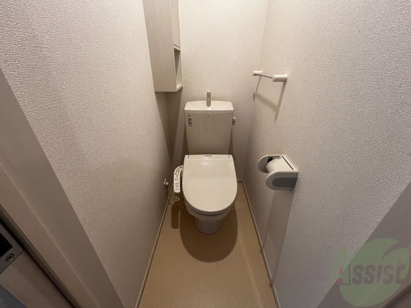 トイレ　ウォシュレット機能がついたトイレです。安心して使用できますね