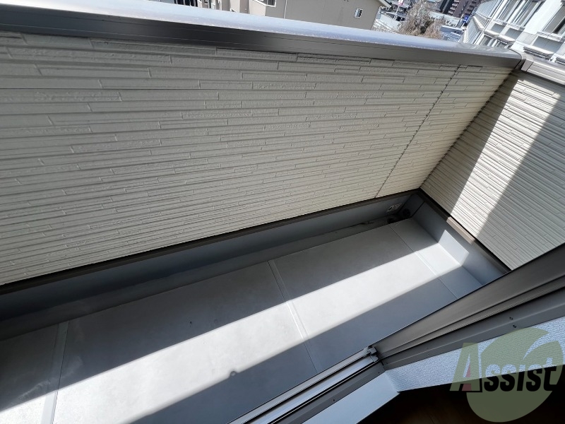 バルコニー　バルコニーは洗濯物を干すスペースが確保されていました。