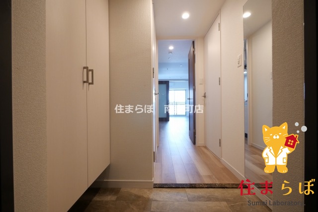 玄関　「気になったら、LINEで気軽に相談できますよ。」