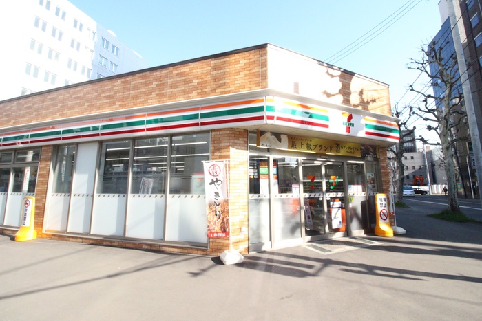 コンビニ　セブンイレブン（コンビニ）まで500m