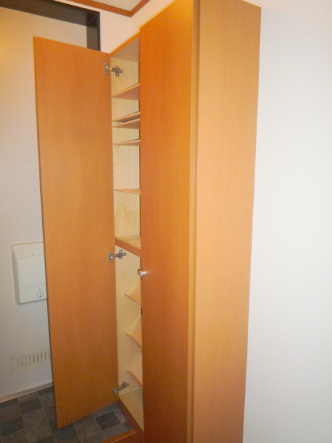 玄関　★玄関前に下駄箱完備★