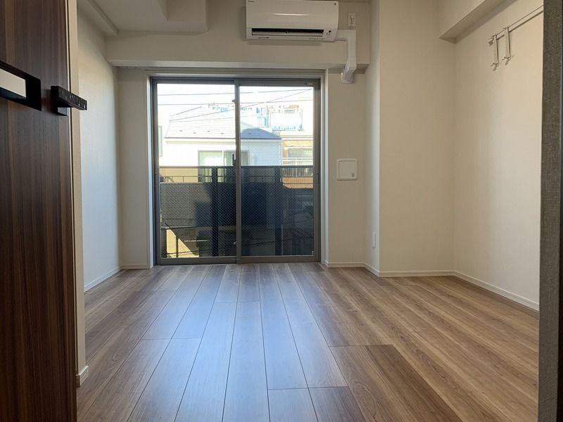 居室・リビング　☆明るい洋室☆