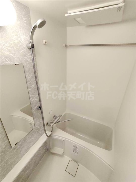 バス・シャワールーム　落ち着いた空間のお風呂です