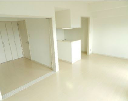 居室・リビング　横広のリビングはメリハリの効いた配置が出来ます♪