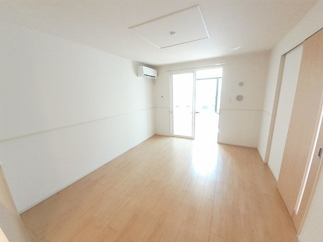 居室・リビング　こちらの居間で趣味の時間をお楽しみください