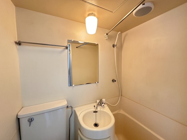 洗面設備　別部屋参考写真です