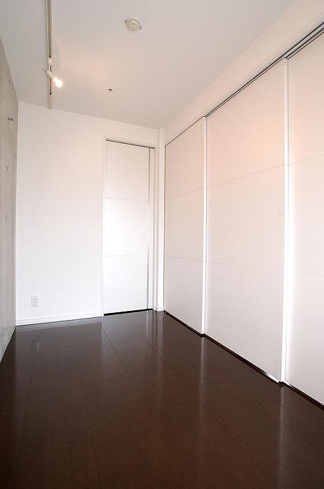 その他部屋・スペース　落ち着いて過ごせるお部屋なので、寝室にいかがでしょうか