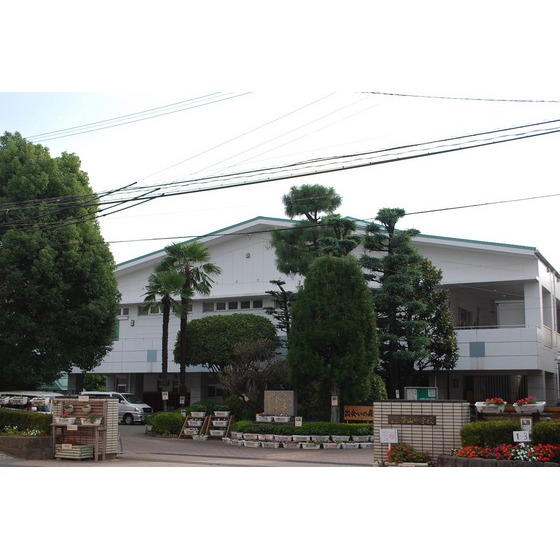 中学校　熊本市立帯山中学校（中学校）まで982m