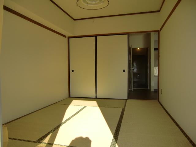 その他　落ち着いた雰囲気の和室付きです