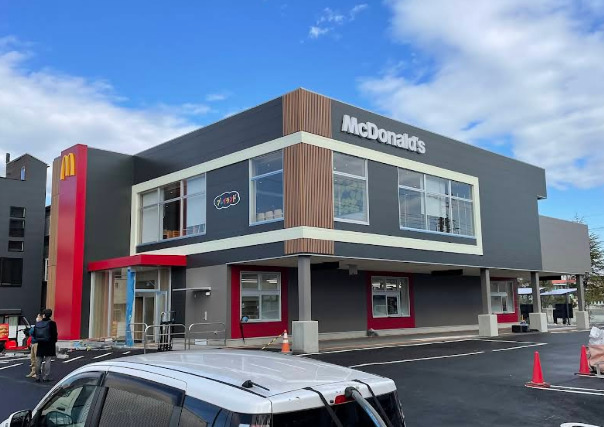 飲食店　マクドナルド 南与野店（飲食店）まで580m
