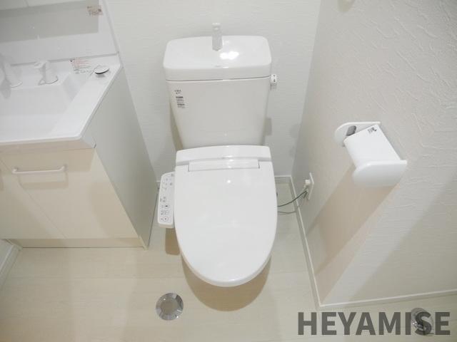 トイレ　※反転間取りの別のお部屋の写真です※