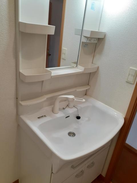 洗面設備　使いやすい洗面所です