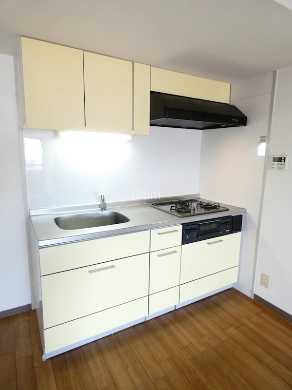 キッチン　※同タイプの他のお部屋です